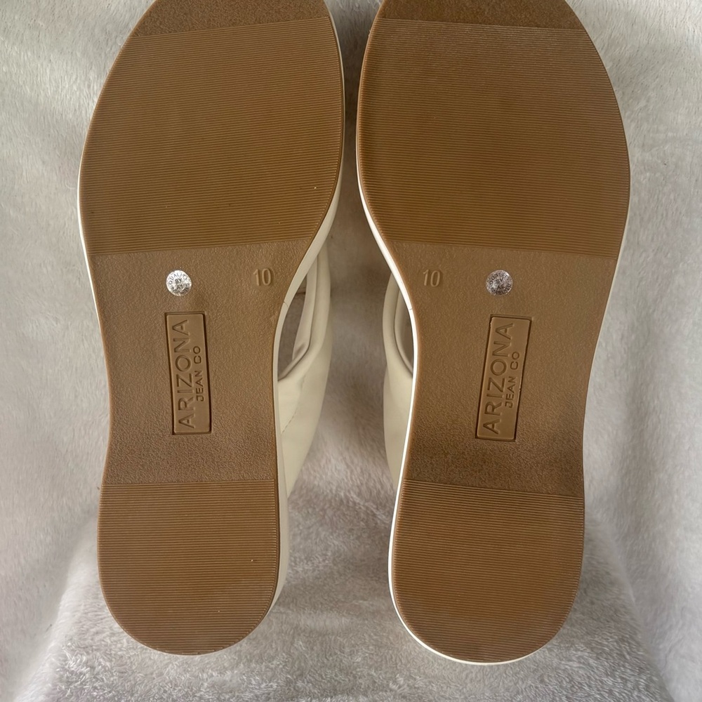 NWT Arizona Jean Company Women's White Padded Thong Sandals - Picture 3 of 3